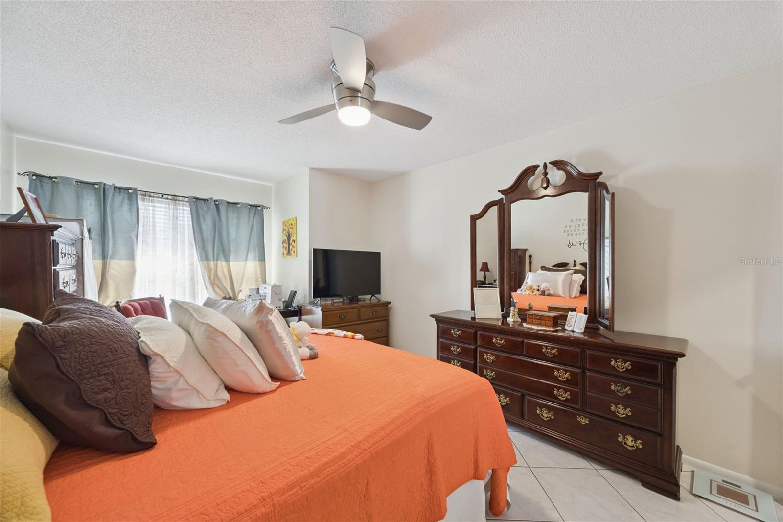 Image 18 of 84 For 527 Etna Court 105