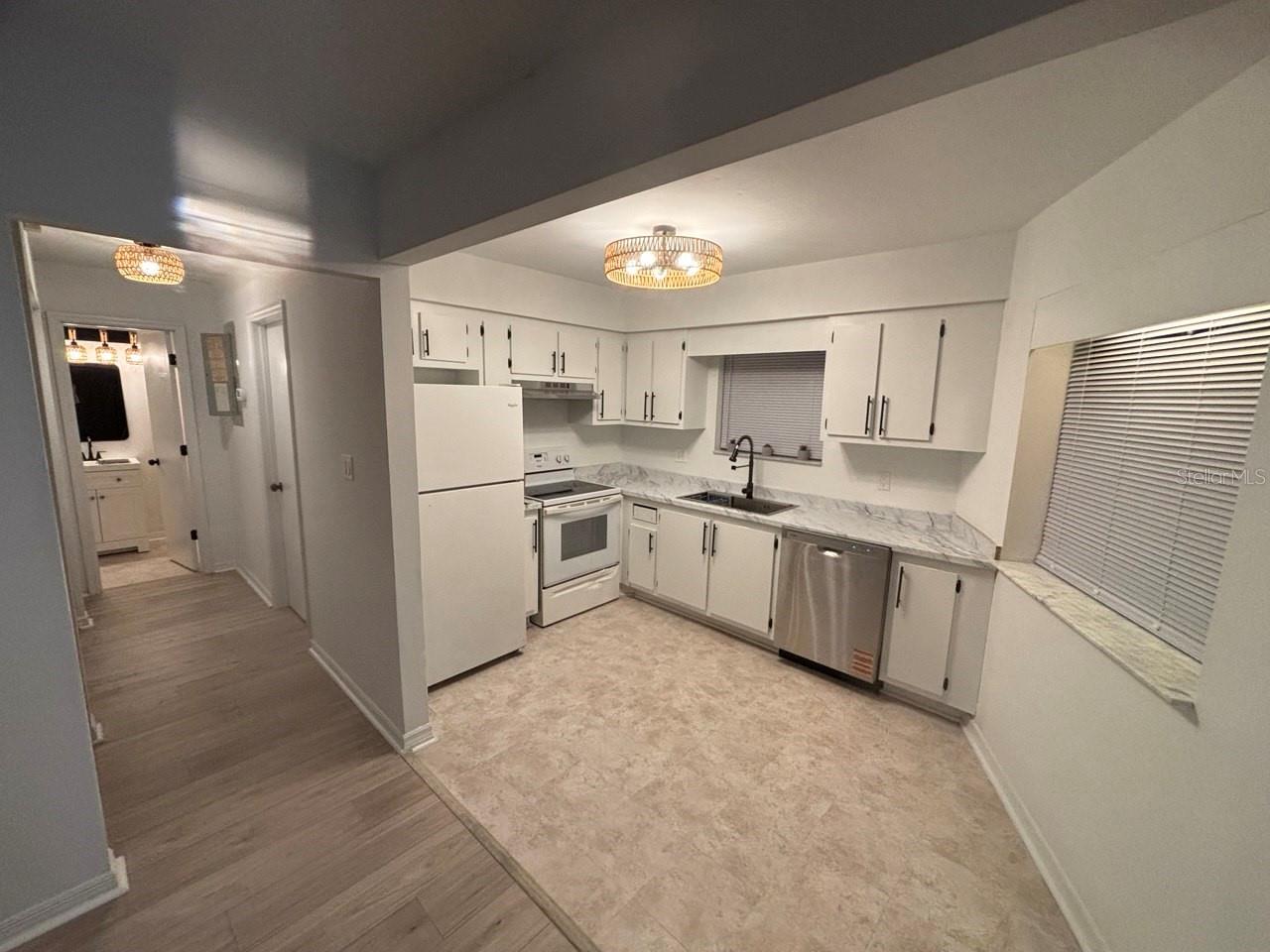 Image 5 of 16 For 1831 Foxhall Circle