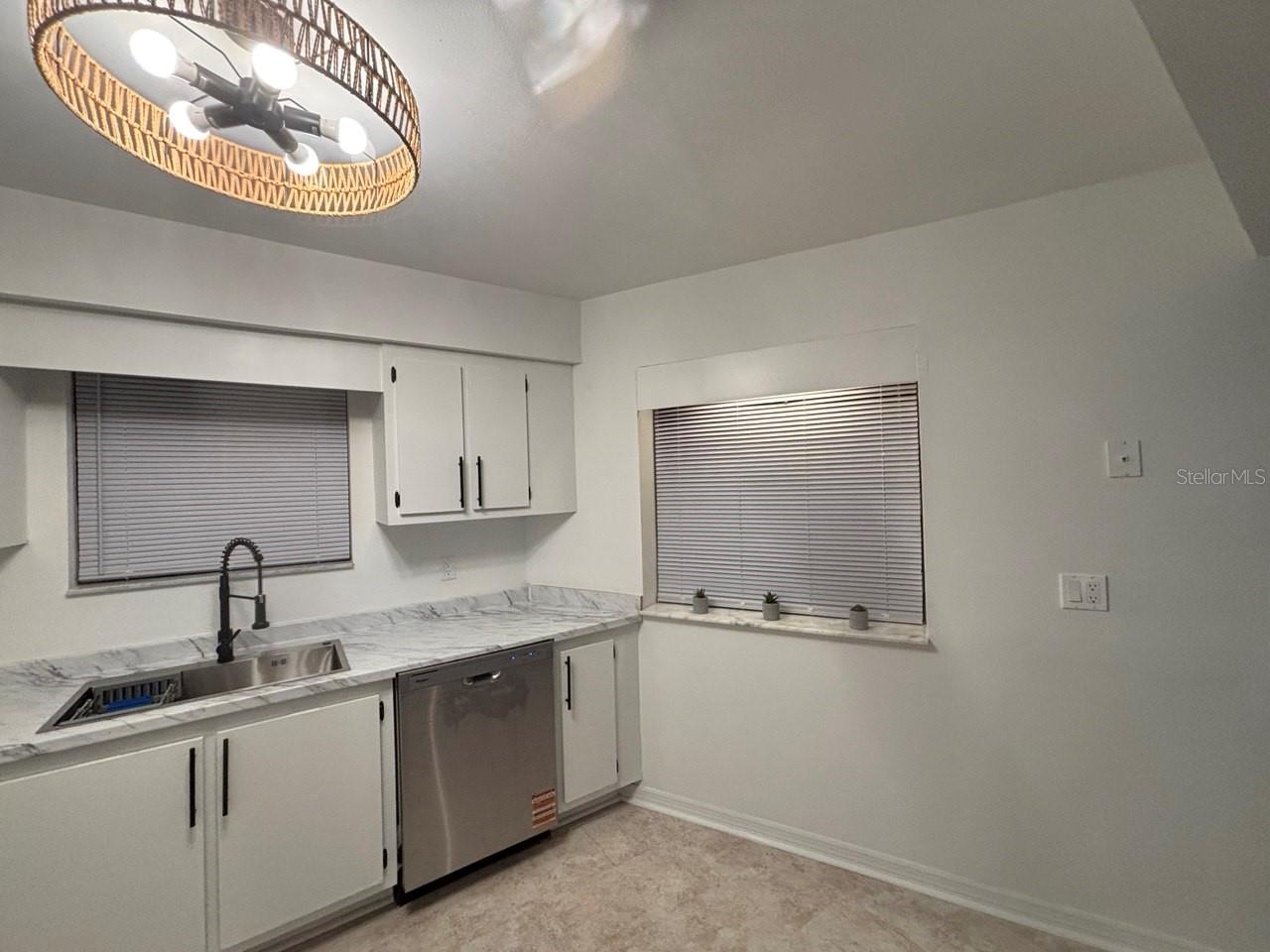 Image 6 of 16 For 1831 Foxhall Circle