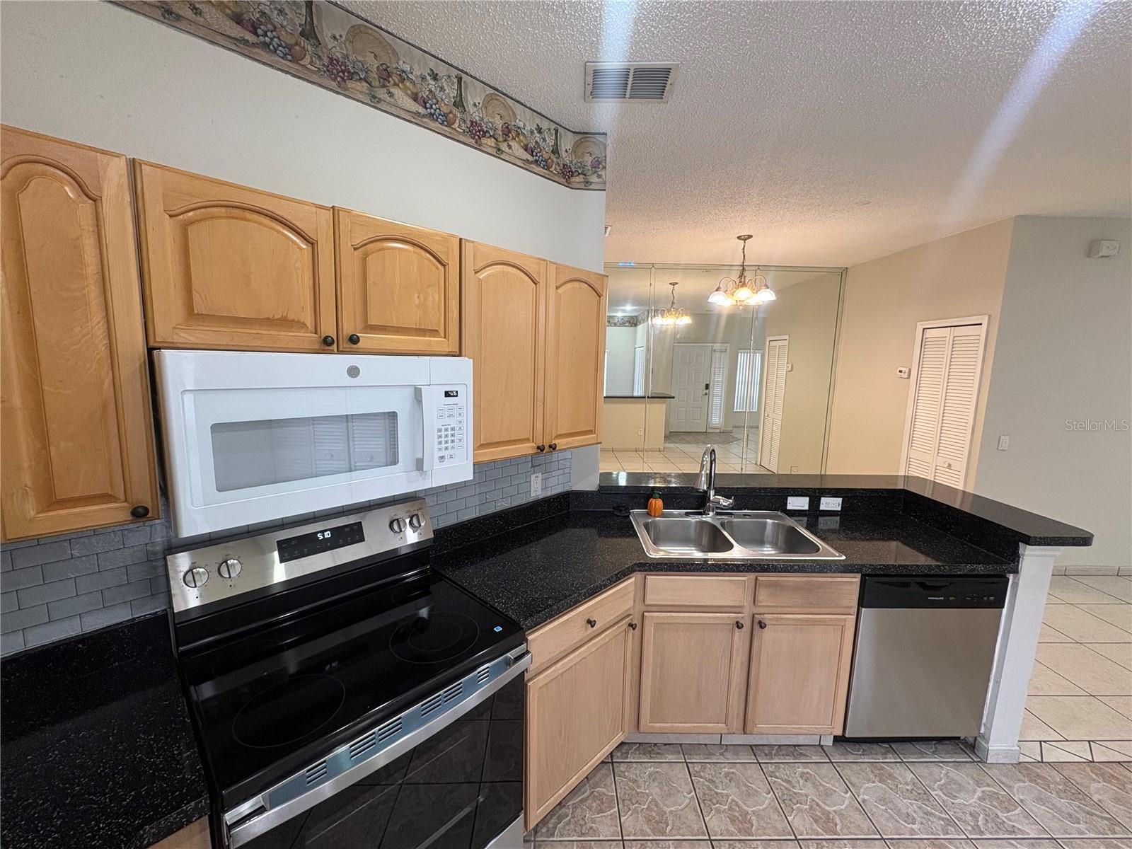 Image 6 of 17 For 14556 Laguna Beach Circle