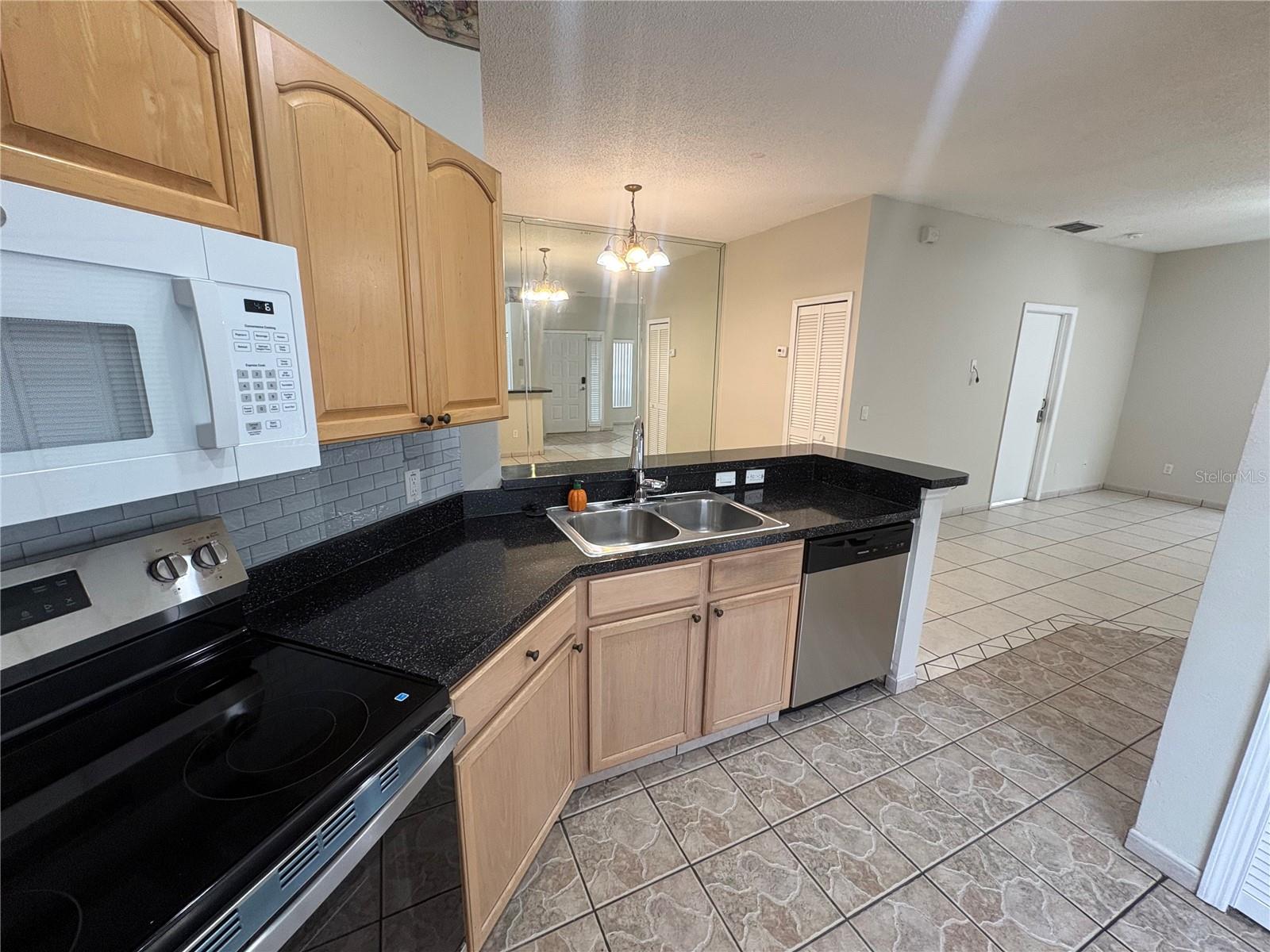 Image 9 of 17 For 14556 Laguna Beach Circle