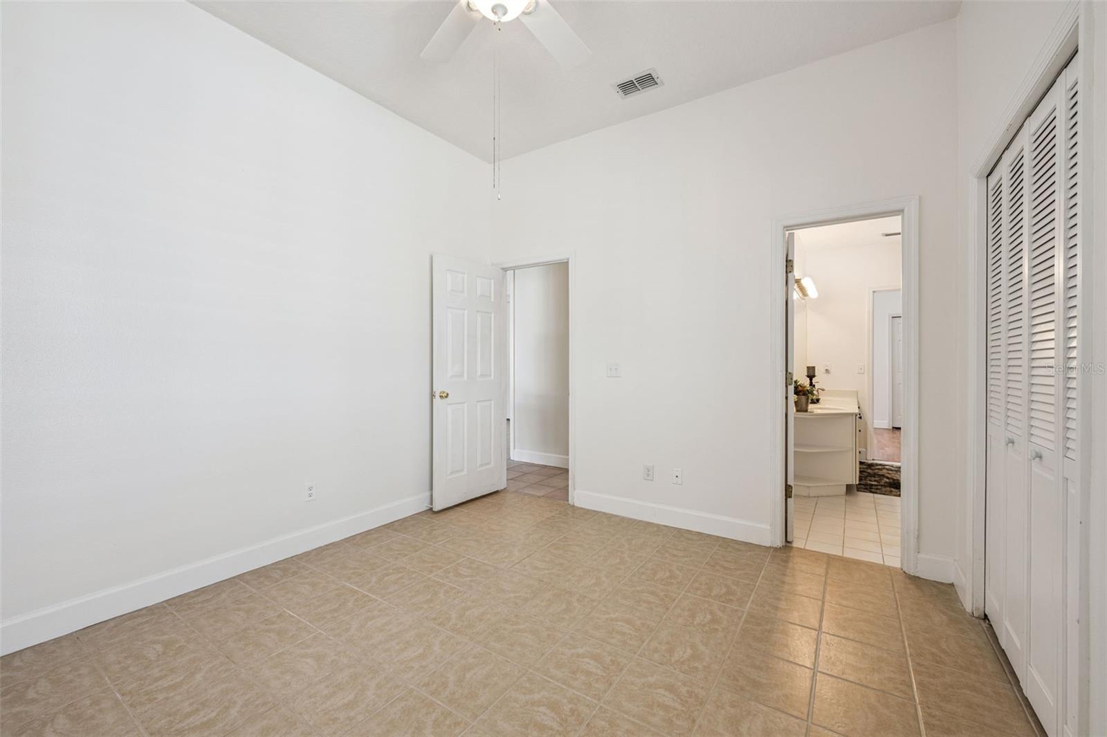 Image 21 of 35 For 8072 Canyon Lake Circle