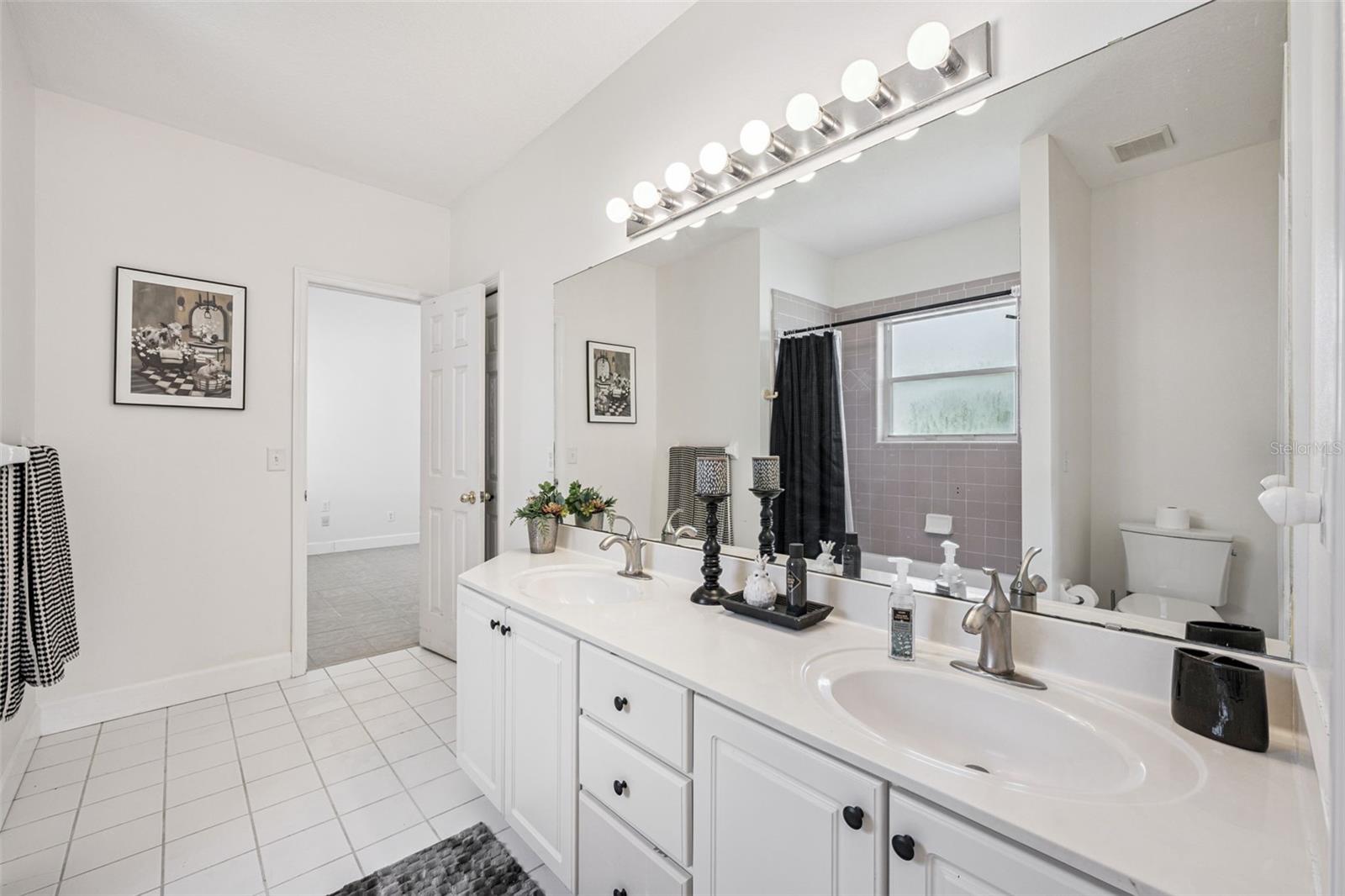 Image 23 of 35 For 8072 Canyon Lake Circle