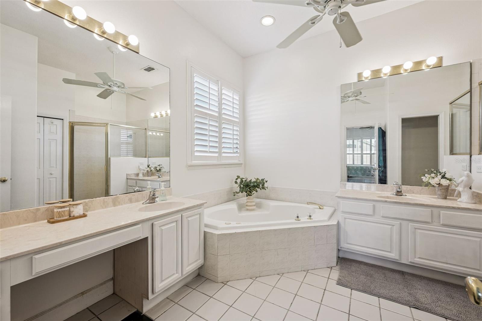 Image 24 of 35 For 8072 Canyon Lake Circle