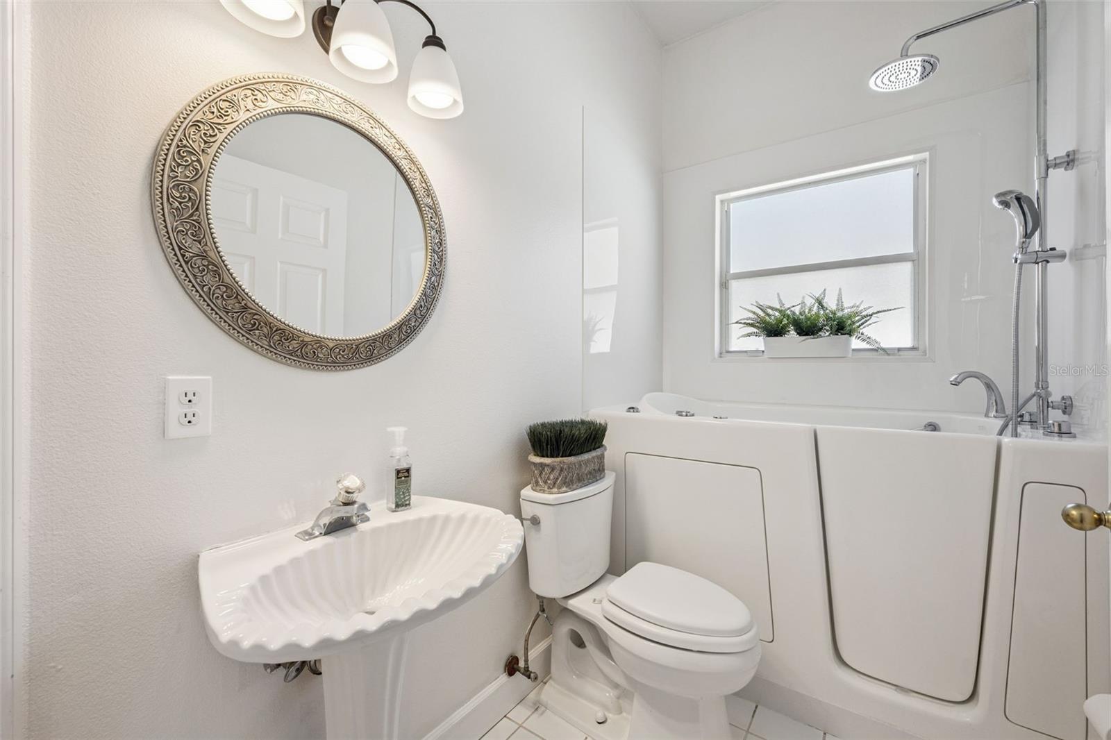 Image 26 of 35 For 8072 Canyon Lake Circle