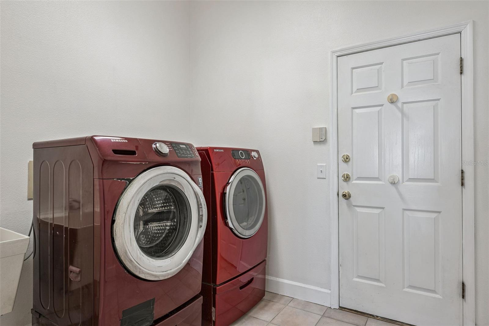 Image 27 of 35 For 8072 Canyon Lake Circle