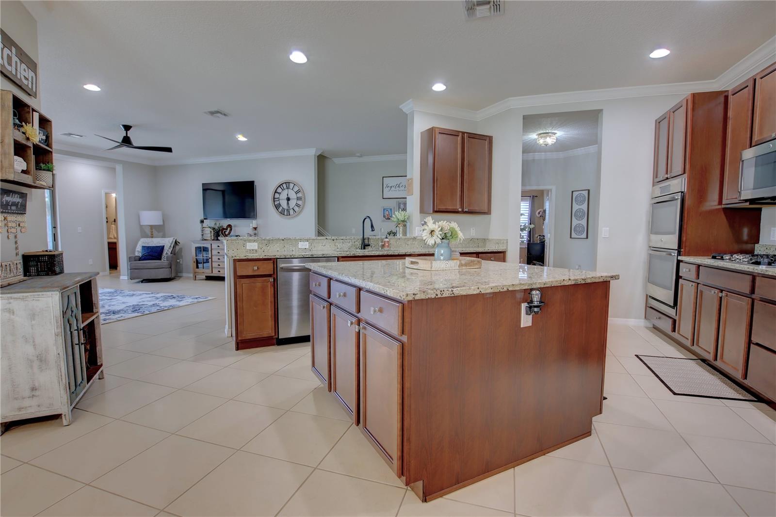 Image 13 of 42 For 927 Sherbourne Circle