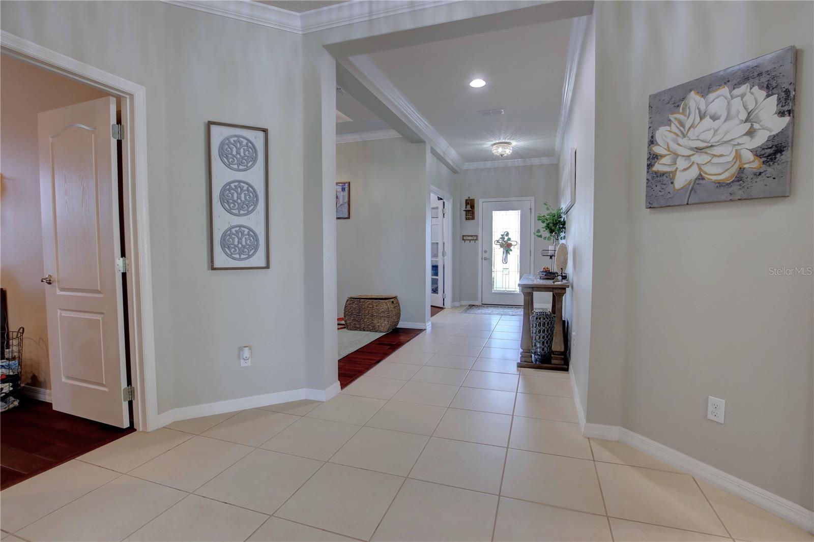 Image 17 of 42 For 927 Sherbourne Circle