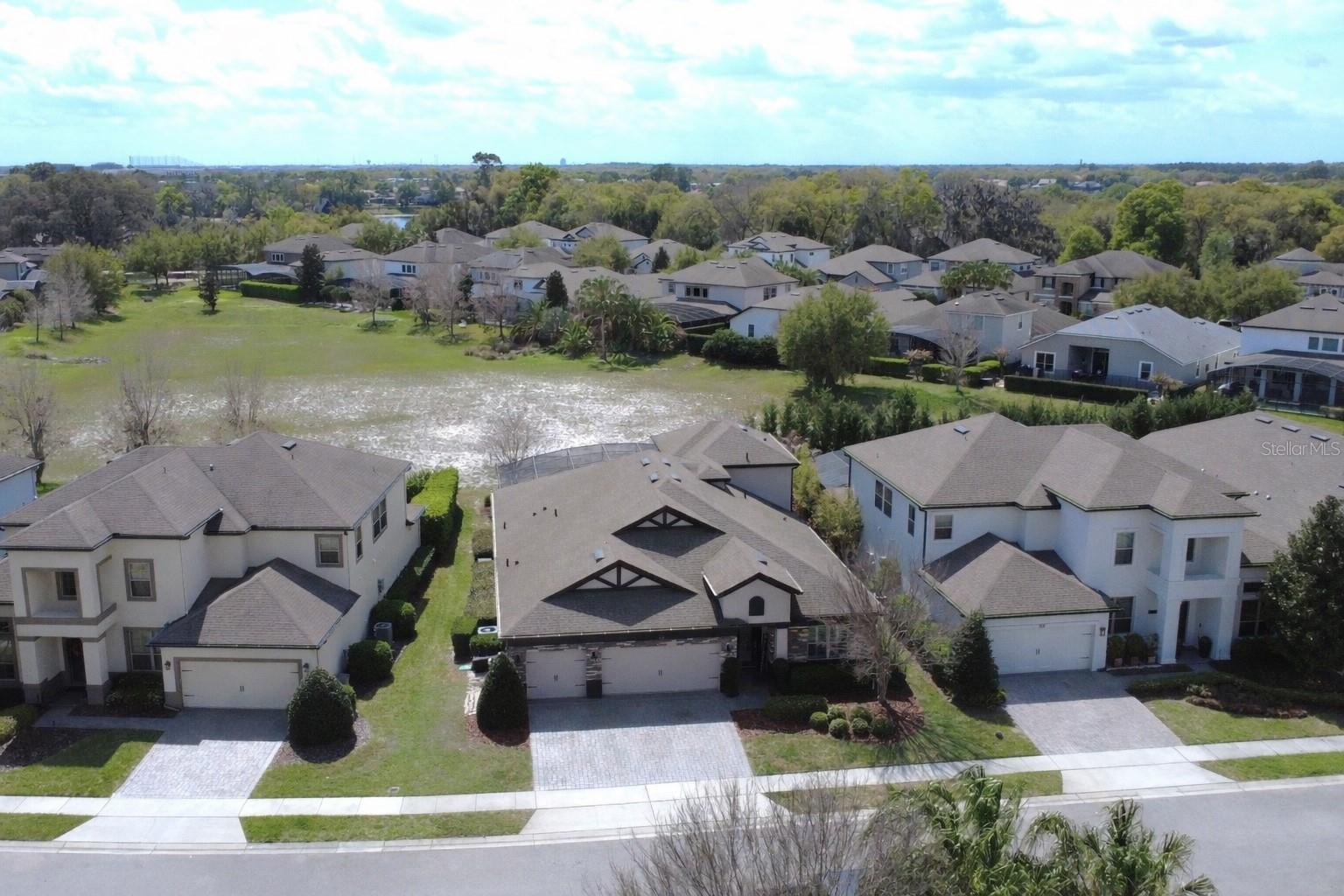 Image 2 of 42 For 927 Sherbourne Circle