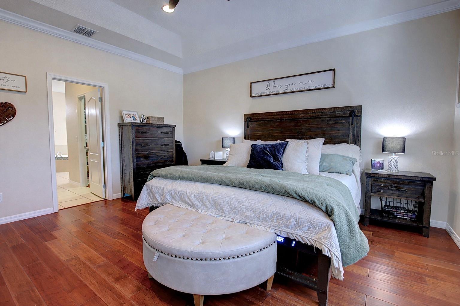 Image 26 of 42 For 927 Sherbourne Circle