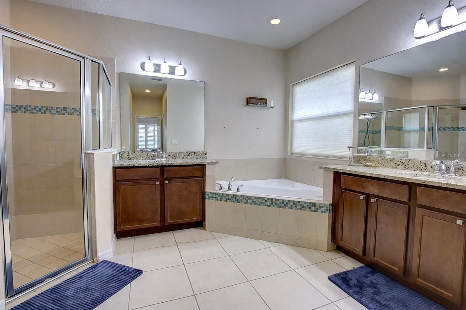 Image 27 of 42 For 927 Sherbourne Circle