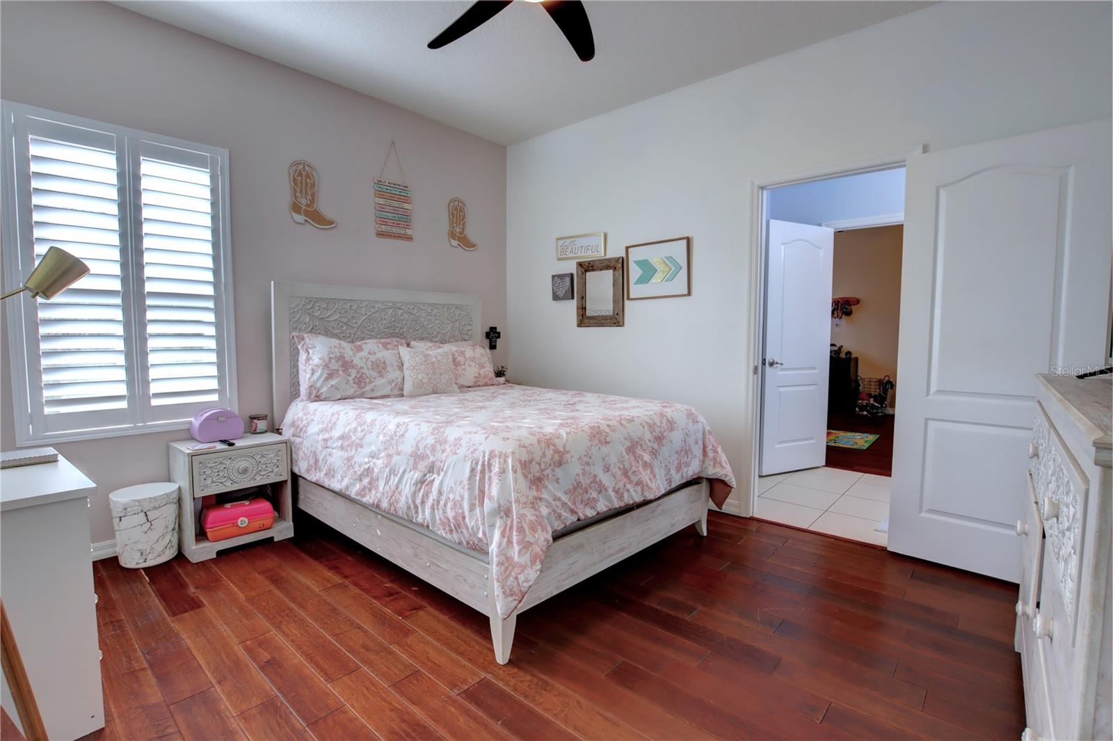 Image 29 of 42 For 927 Sherbourne Circle