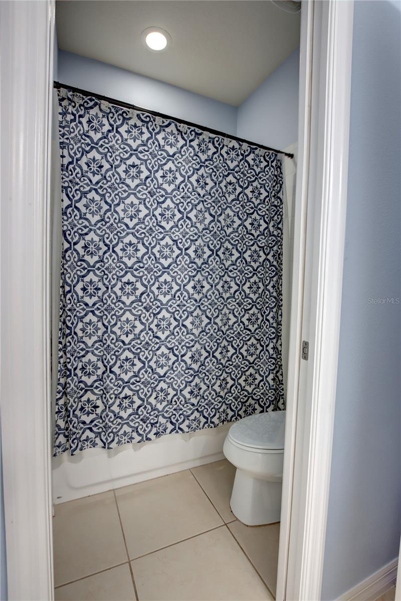 Image 31 of 42 For 927 Sherbourne Circle