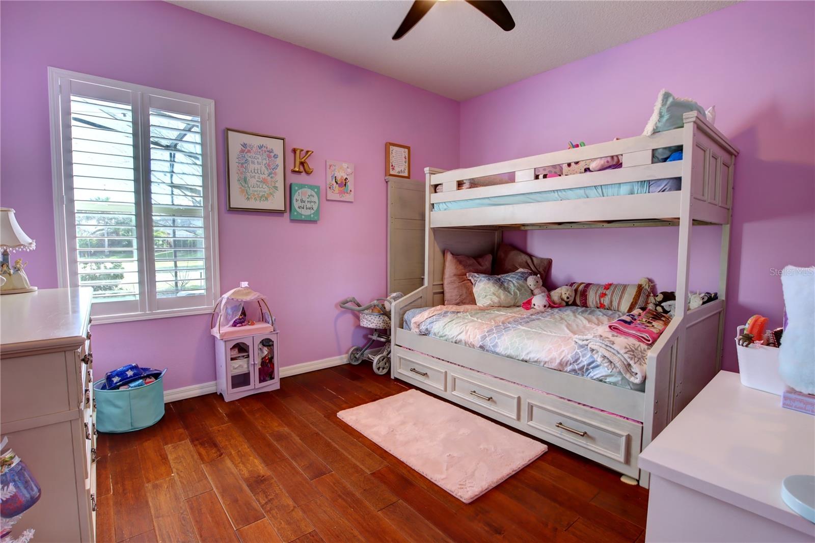 Image 32 of 42 For 927 Sherbourne Circle