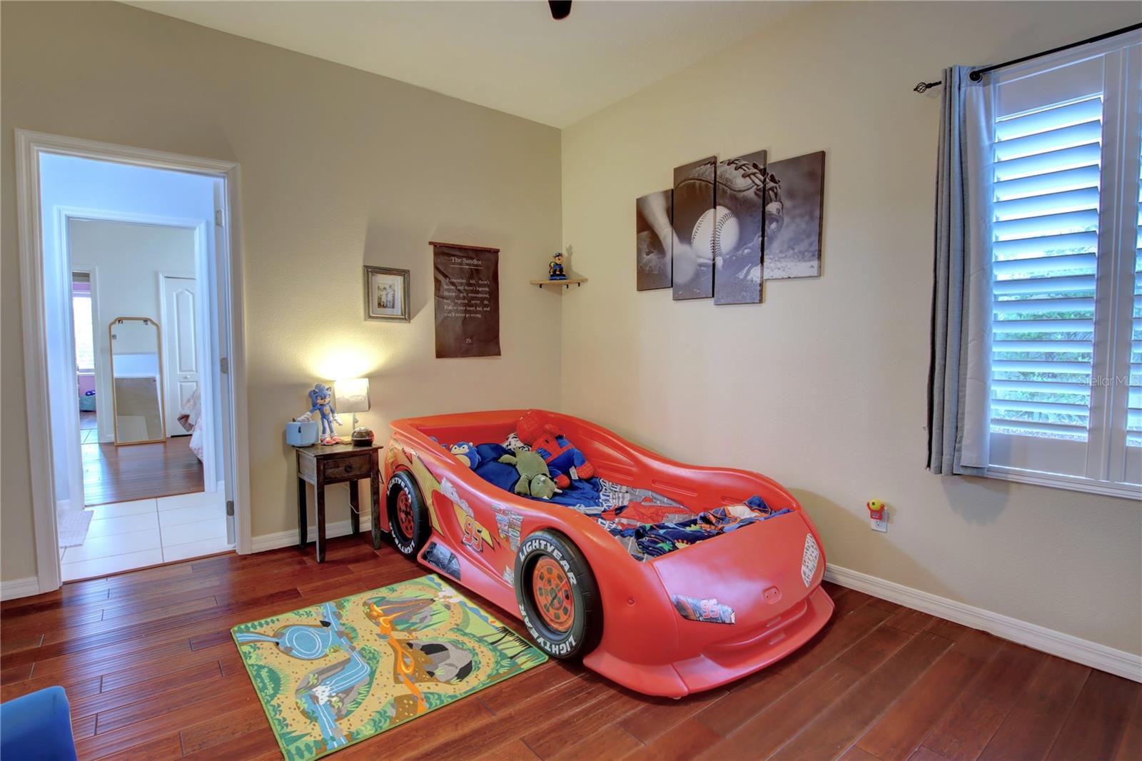 Image 33 of 42 For 927 Sherbourne Circle