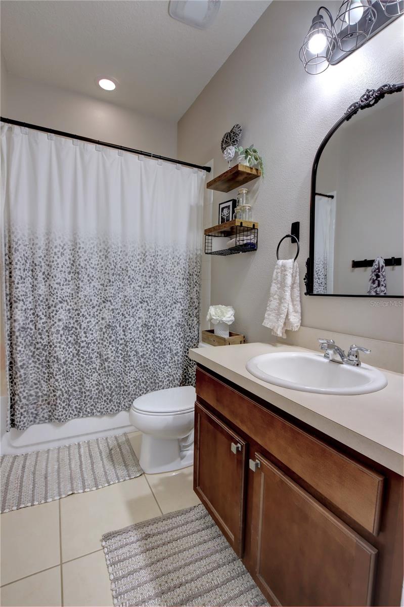 Image 34 of 42 For 927 Sherbourne Circle