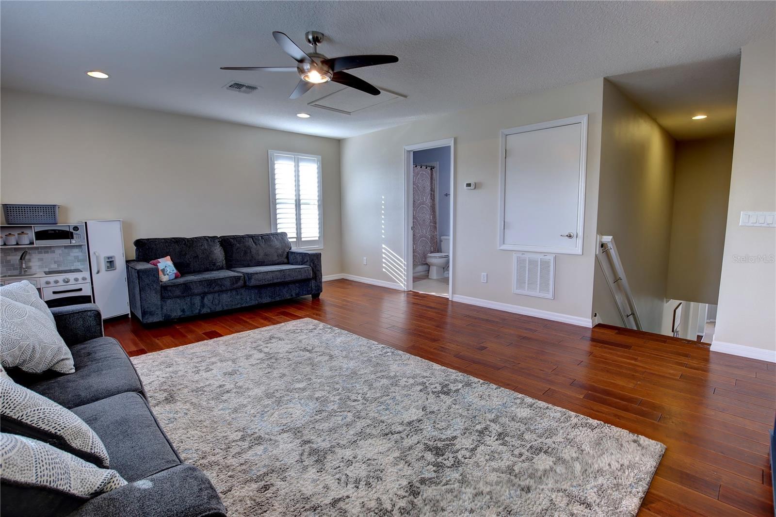 Image 35 of 42 For 927 Sherbourne Circle