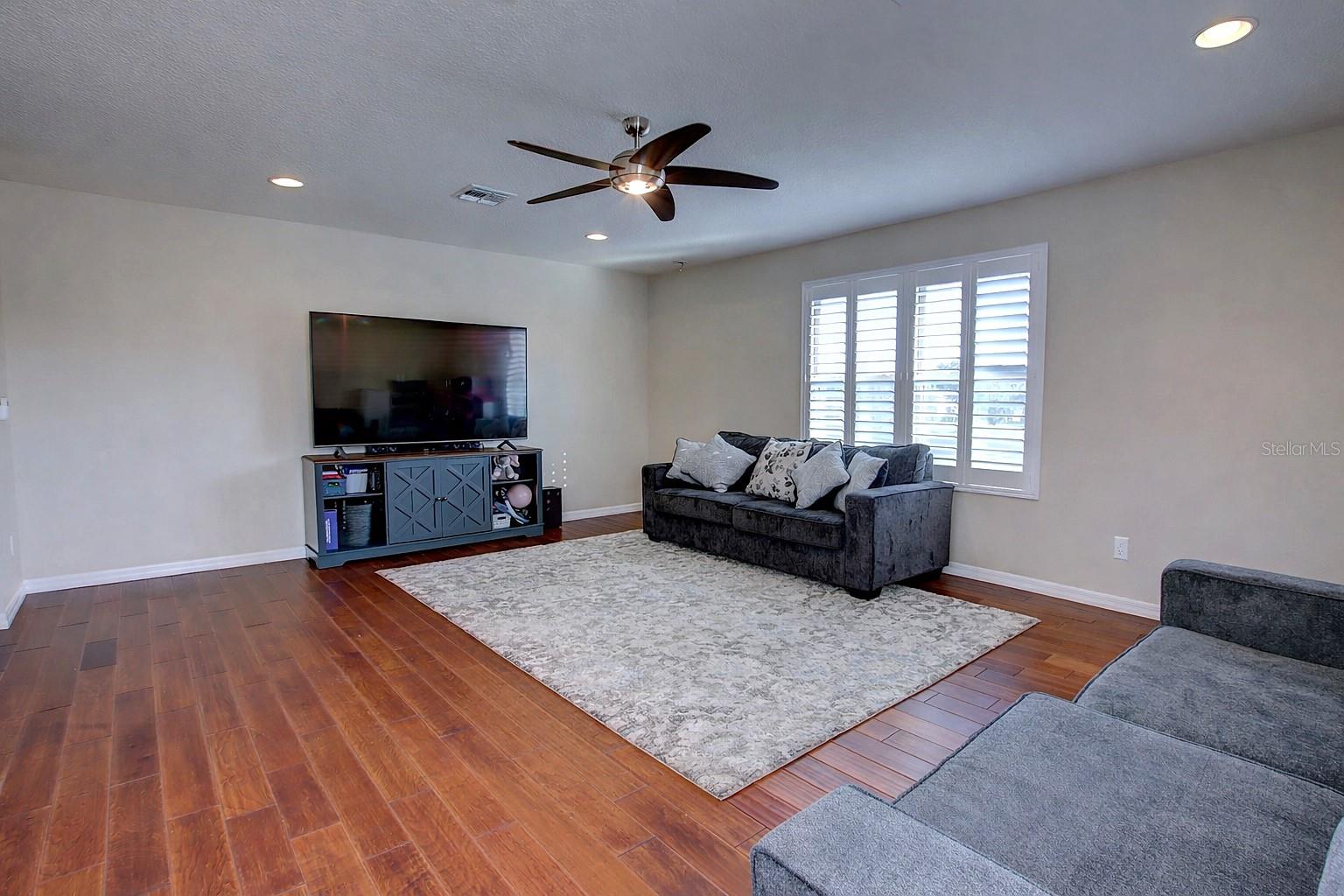 Image 36 of 42 For 927 Sherbourne Circle