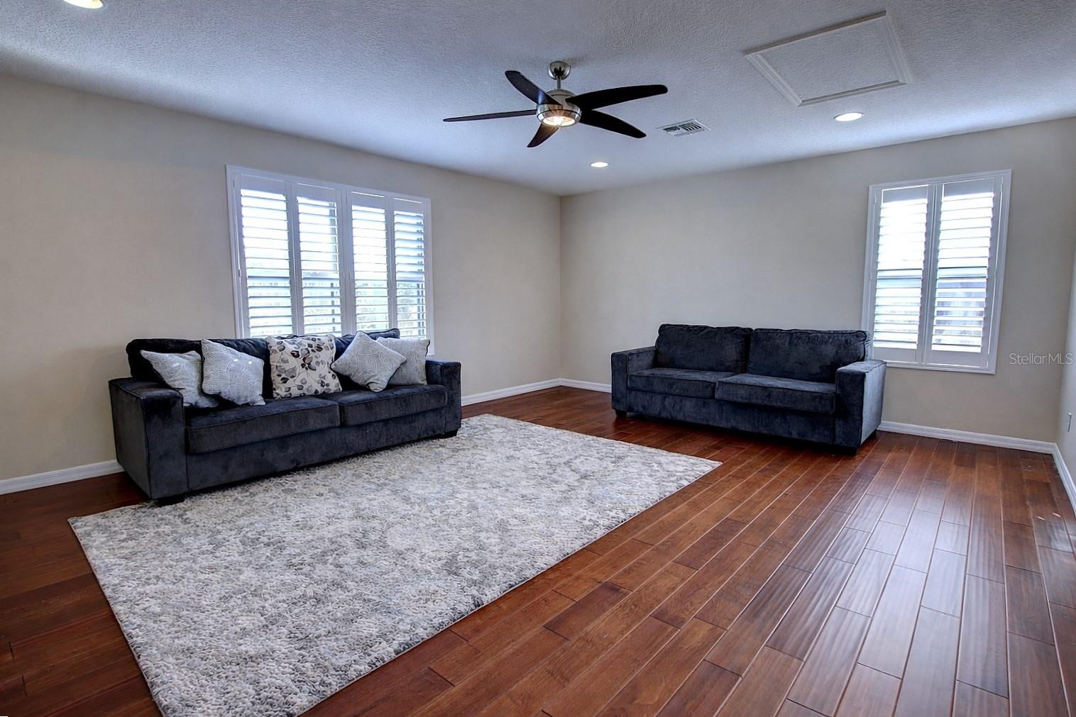 Image 37 of 42 For 927 Sherbourne Circle