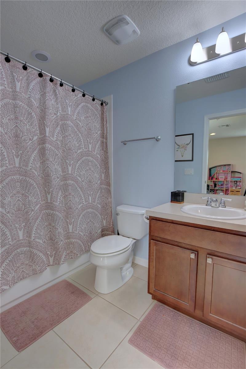 Image 38 of 42 For 927 Sherbourne Circle