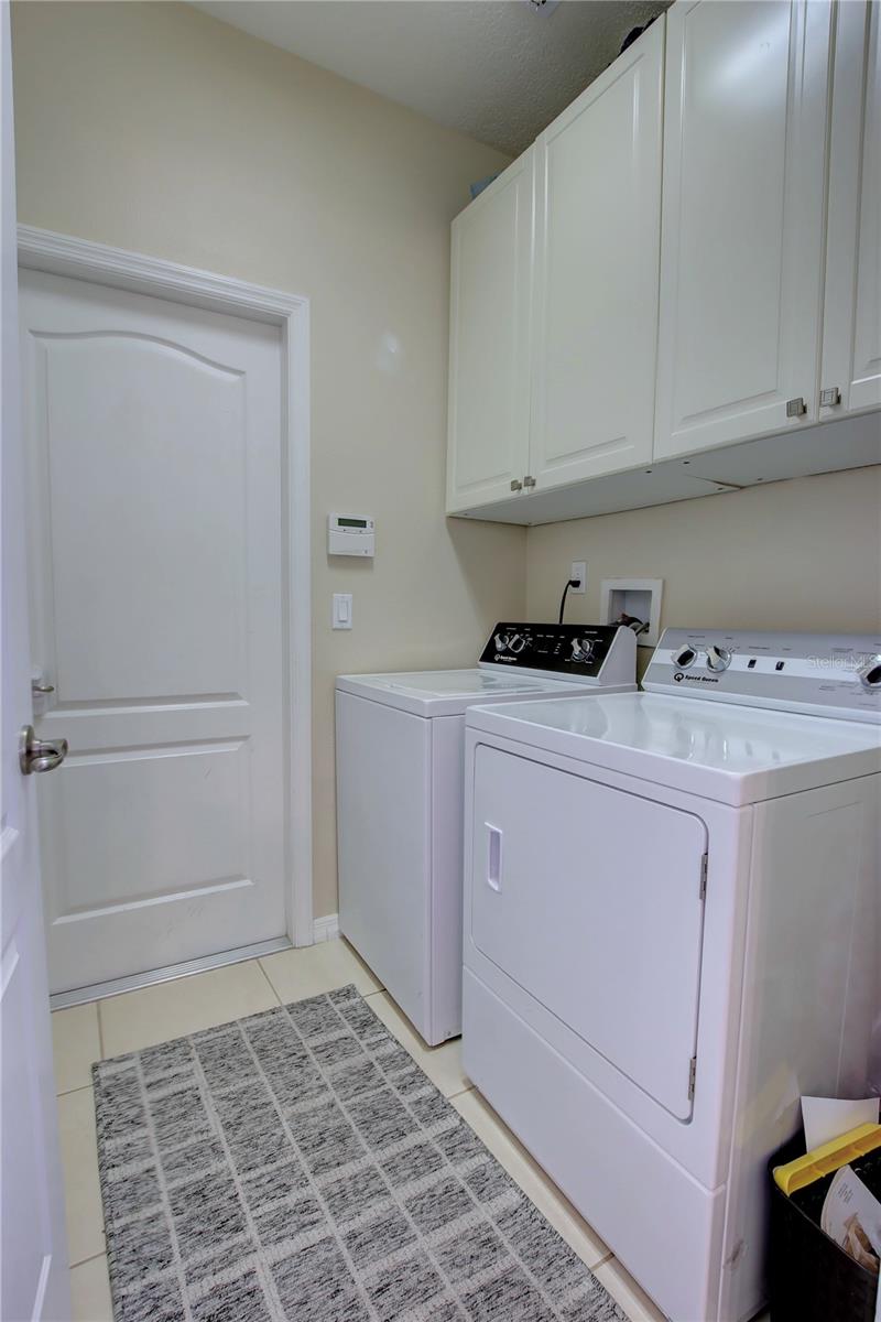 Image 39 of 42 For 927 Sherbourne Circle