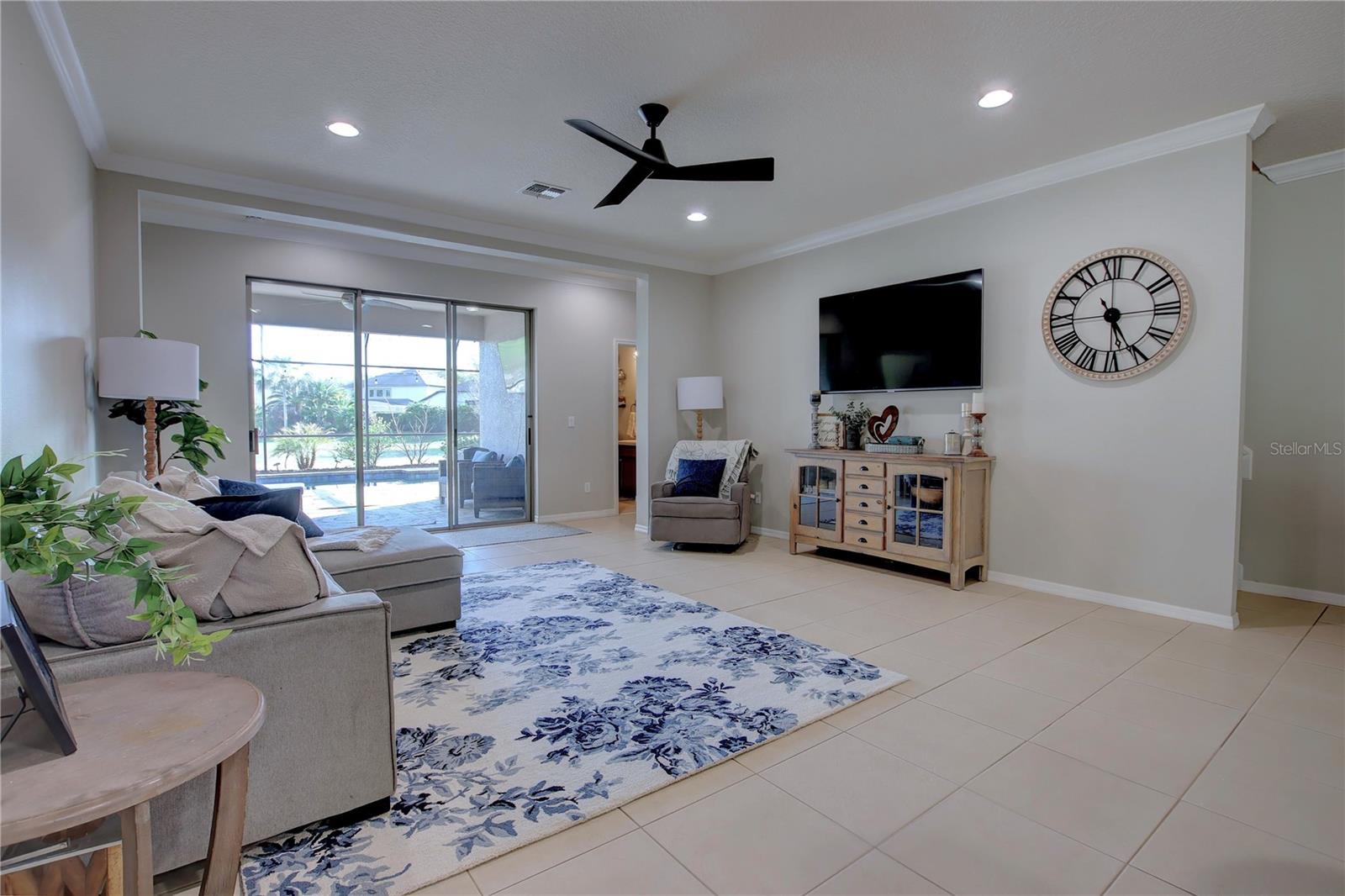 Image 7 of 42 For 927 Sherbourne Circle