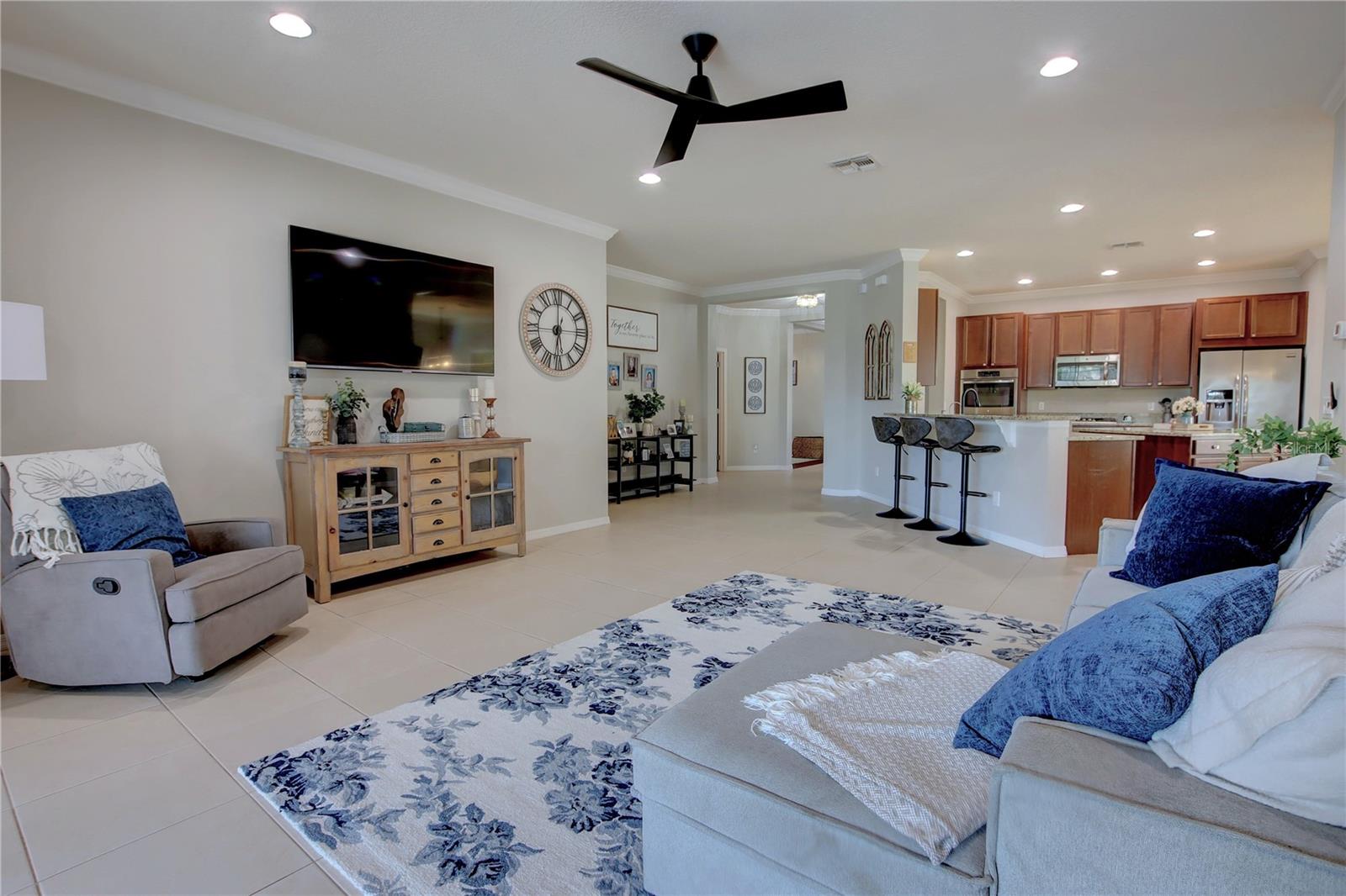 Image 8 of 42 For 927 Sherbourne Circle