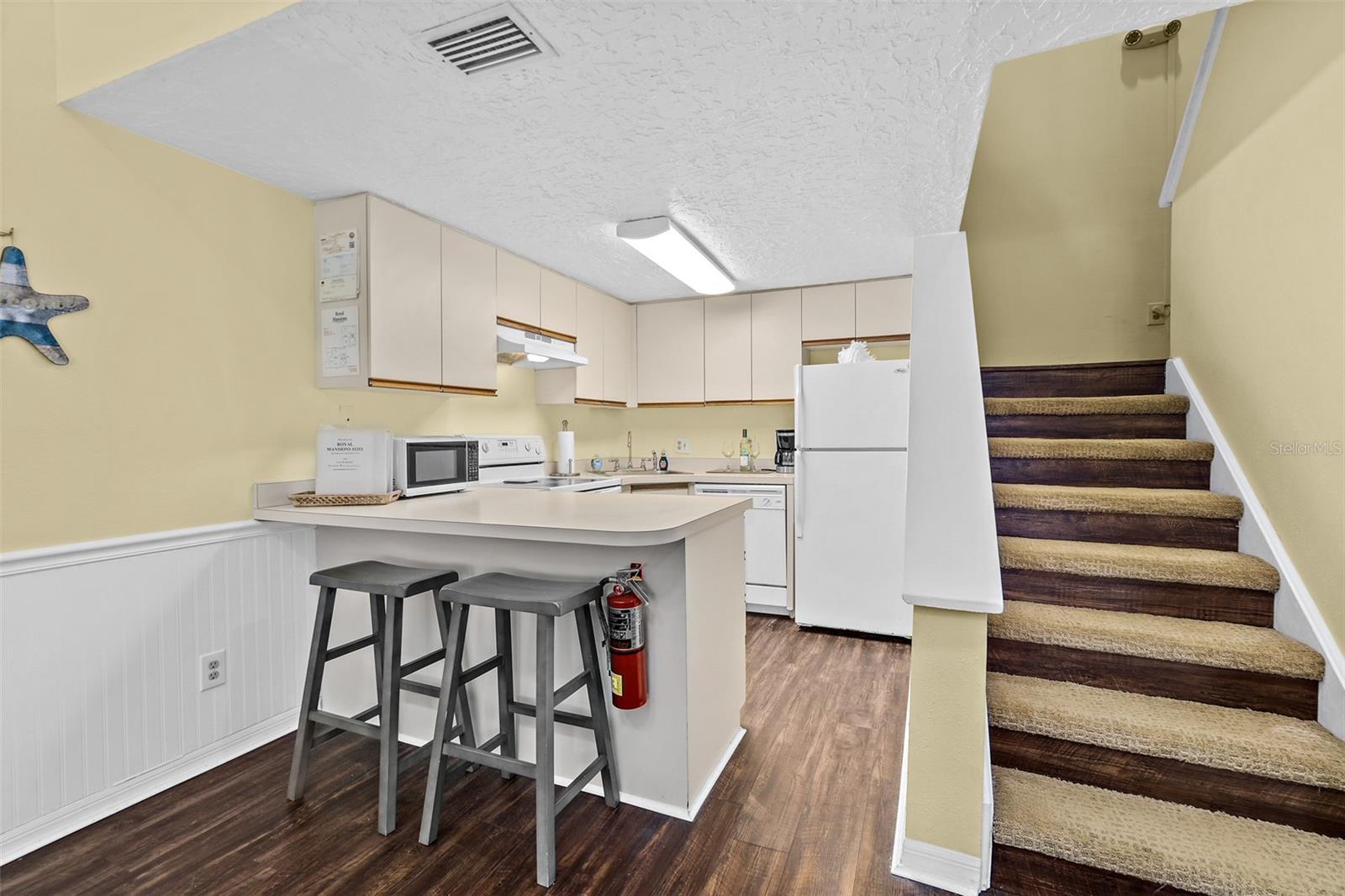 Image 5 of 32 For 8600 Ridgewood Avenue 1311