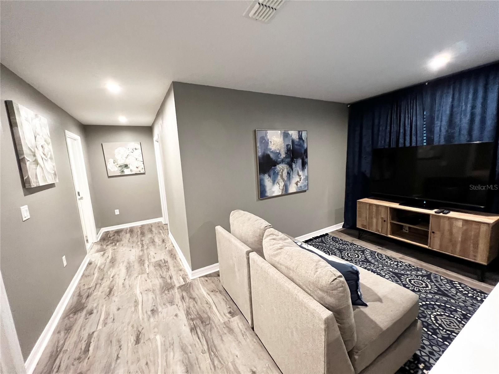 Image 25 of 77 For 8947 Amelia Downs Trail