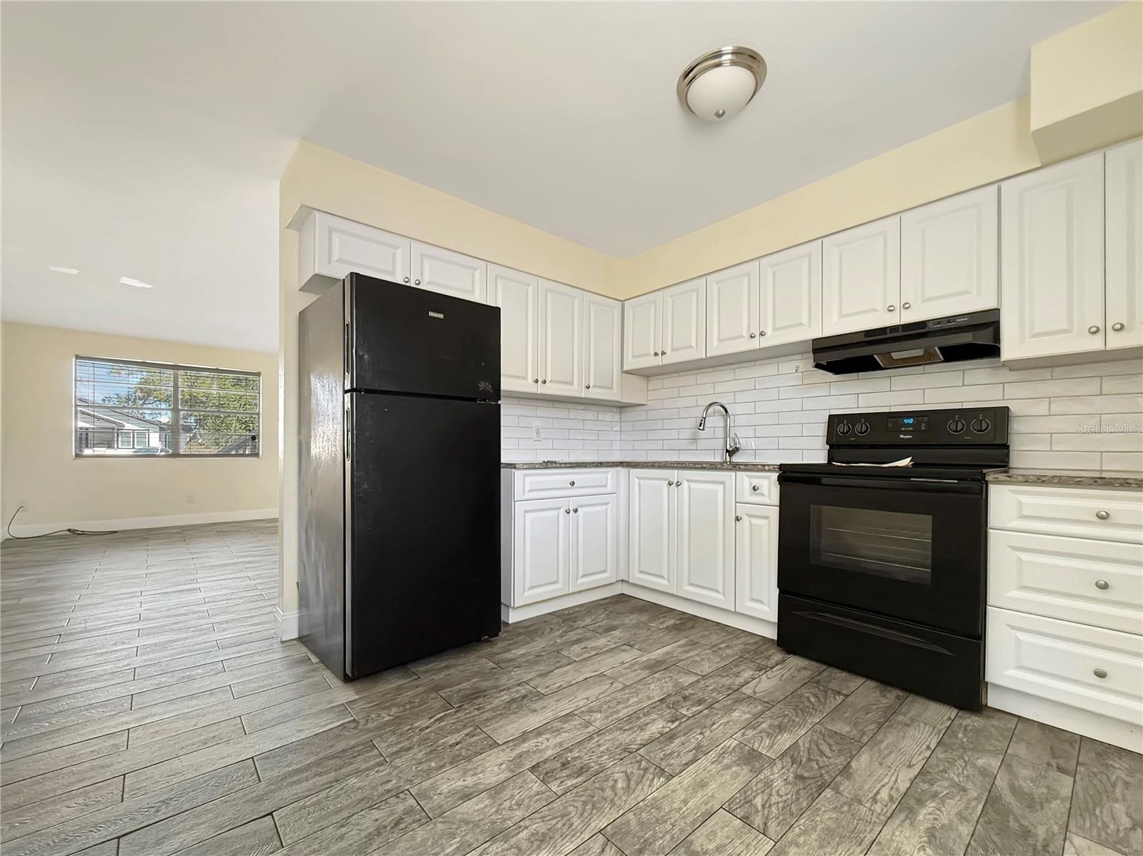 Image 4 of 14 For 820 State Avenue 2