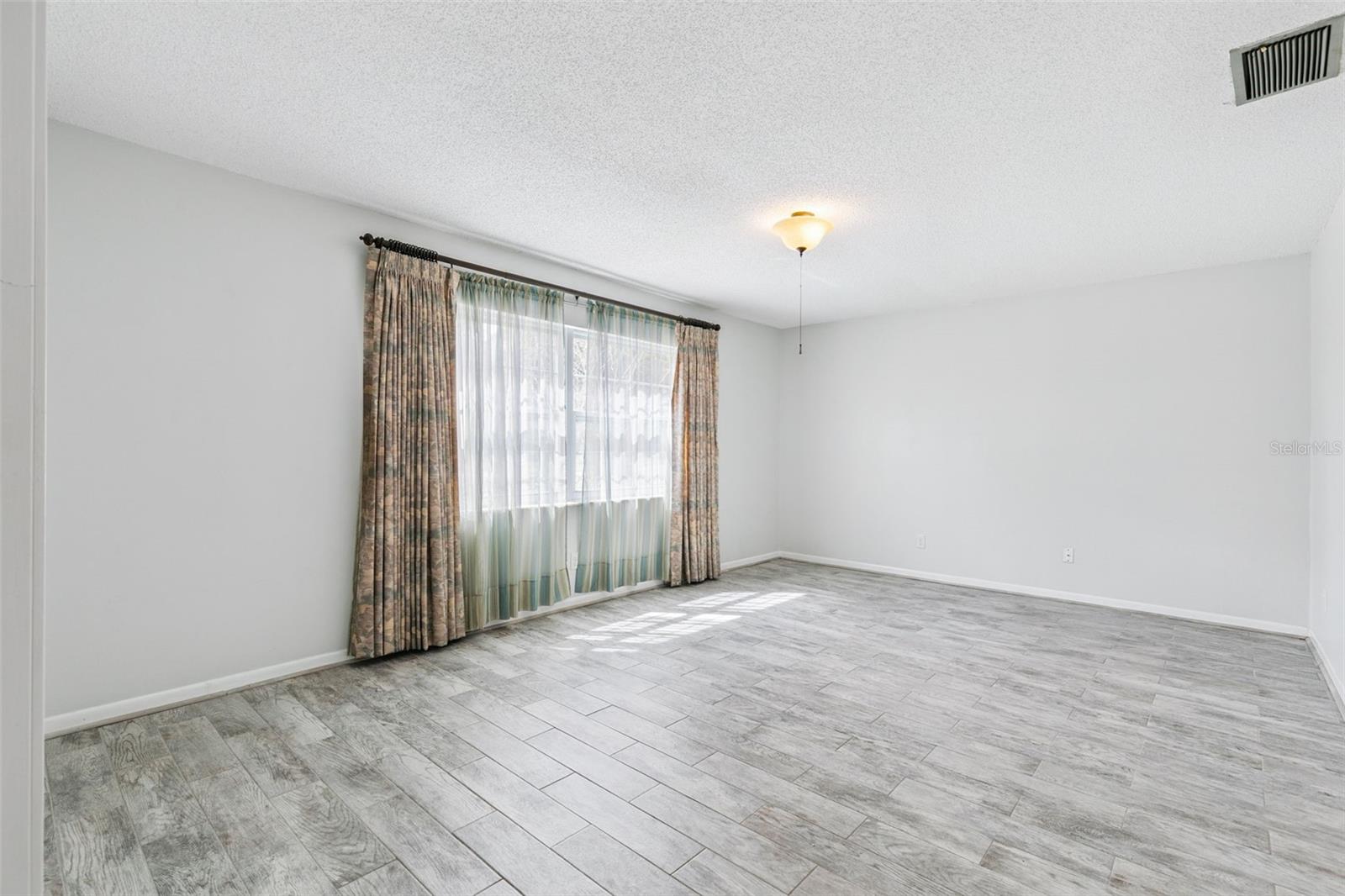 Image 15 of 50 For 113 Rose Briar Drive