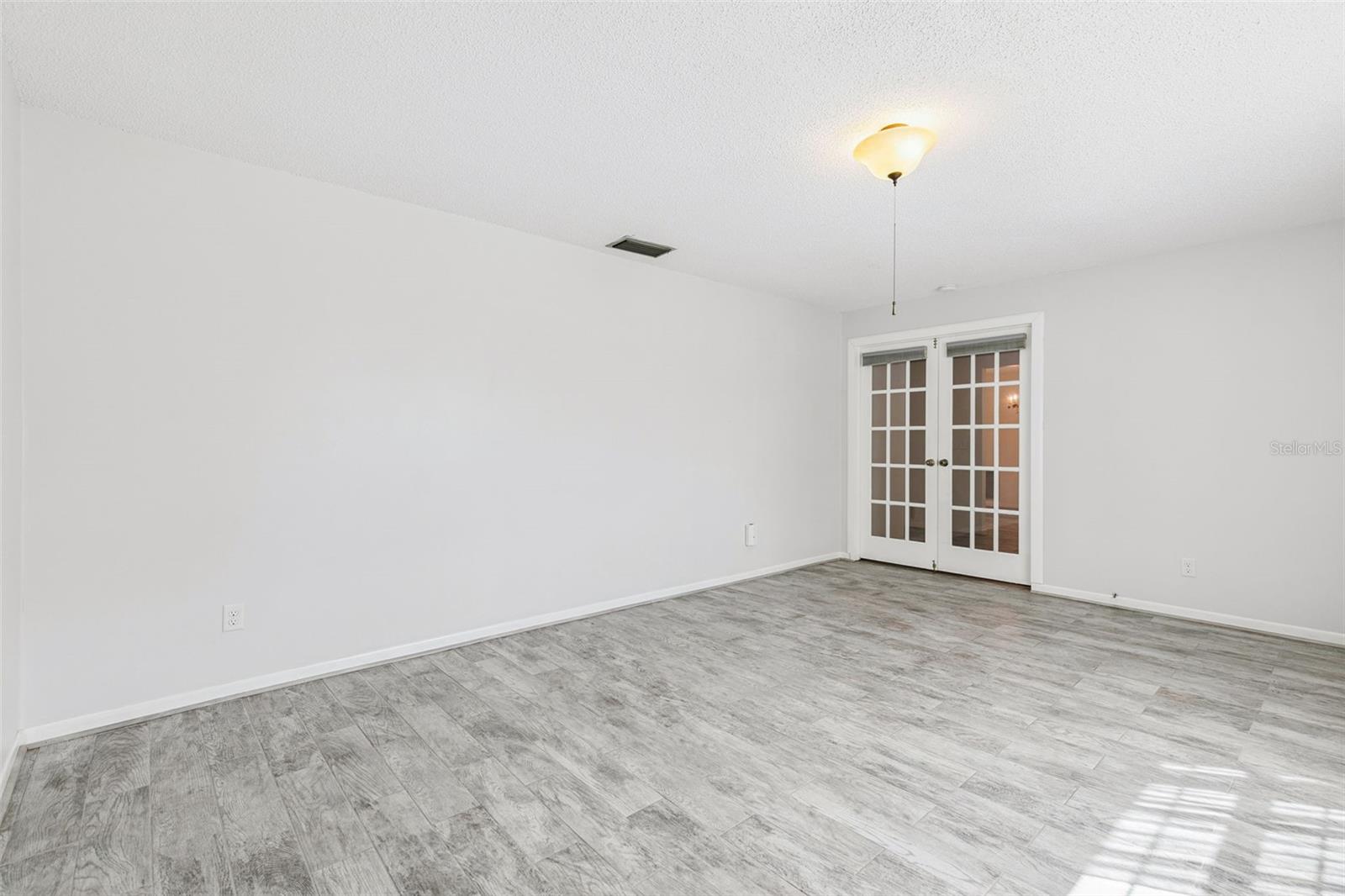 Image 16 of 50 For 113 Rose Briar Drive