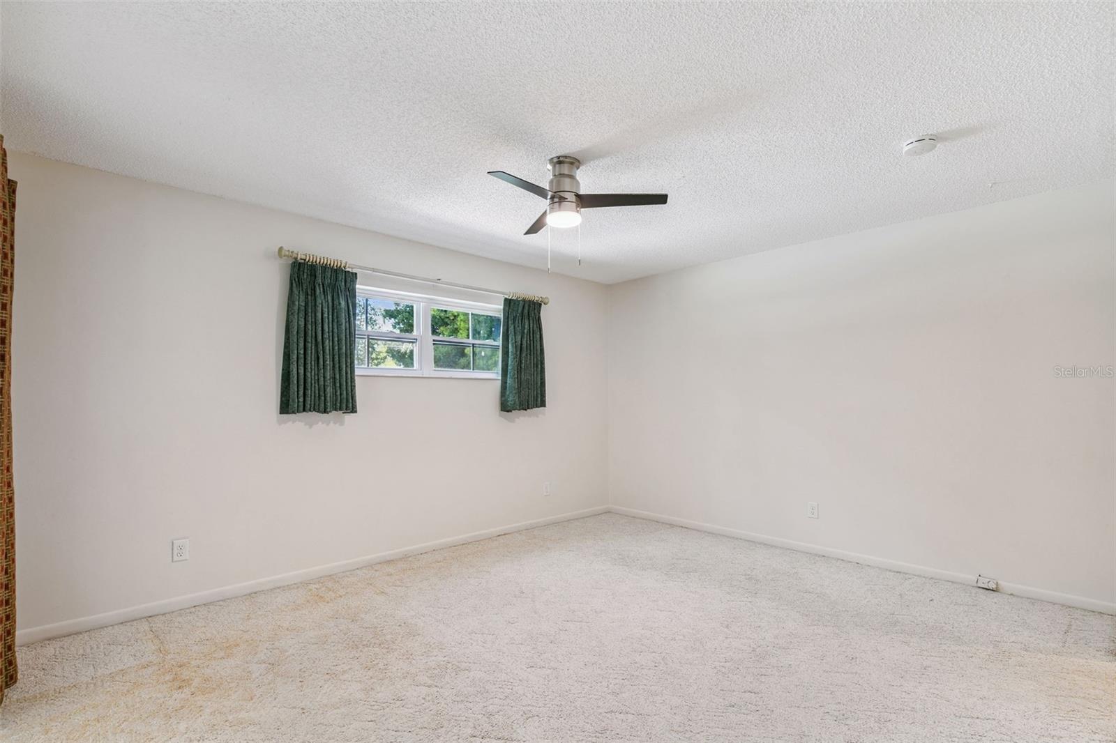 Image 21 of 50 For 113 Rose Briar Drive