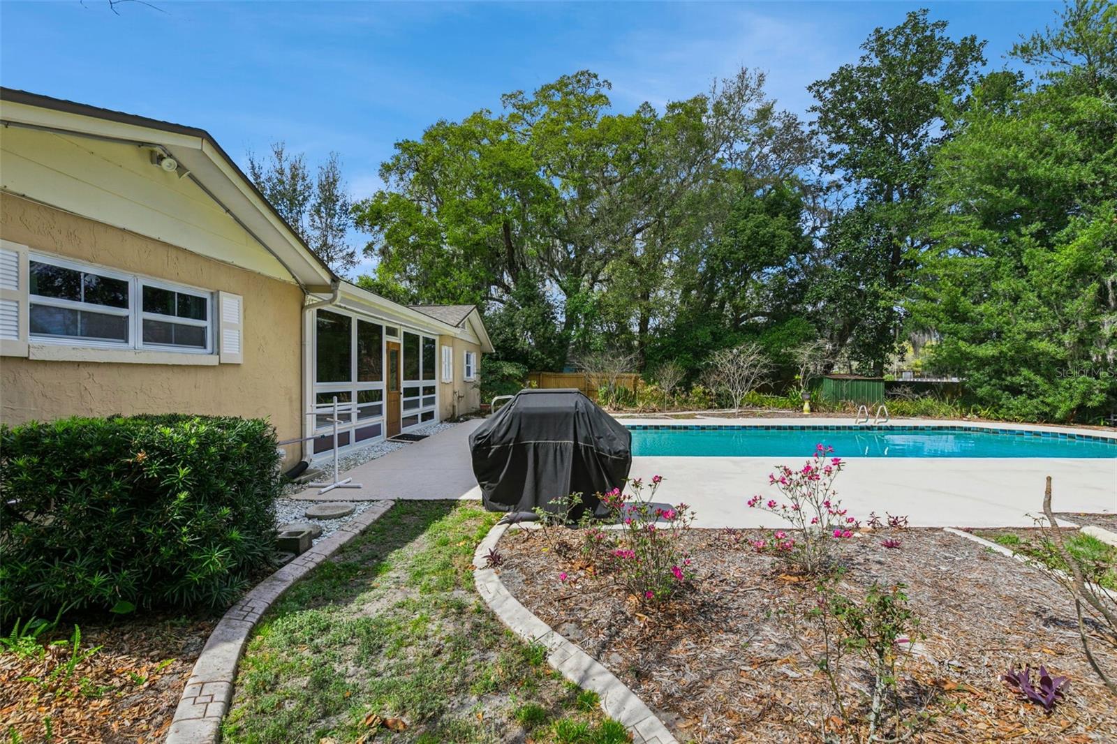 Image 32 of 50 For 113 Rose Briar Drive