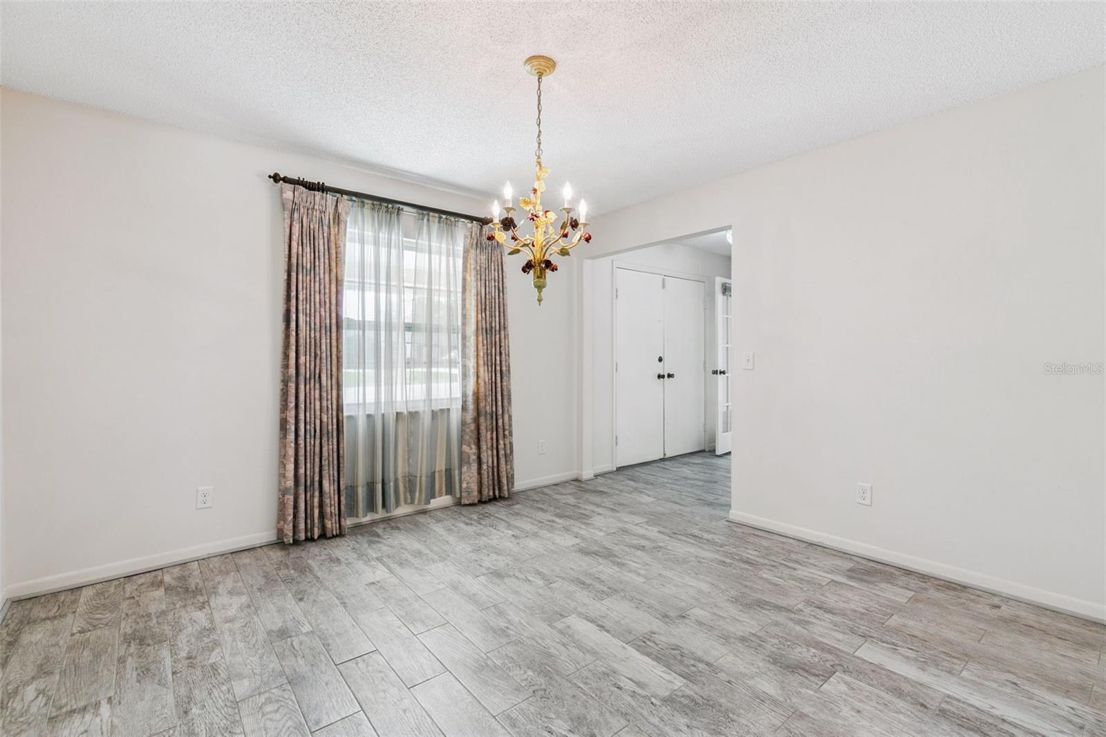 Image 5 of 50 For 113 Rose Briar Drive