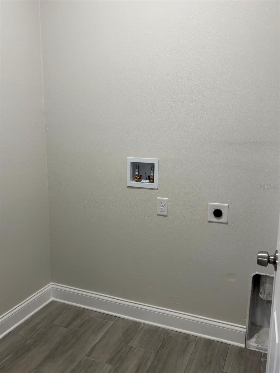 Image 9 of 21 For 427 Madison Circle