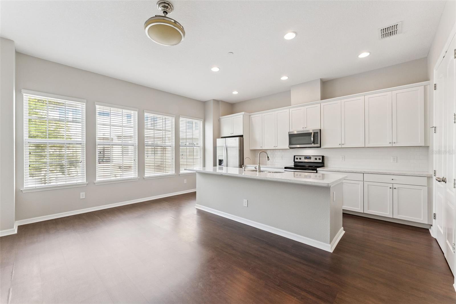 Image 8 of 51 For 101 Boardwalk Avenue