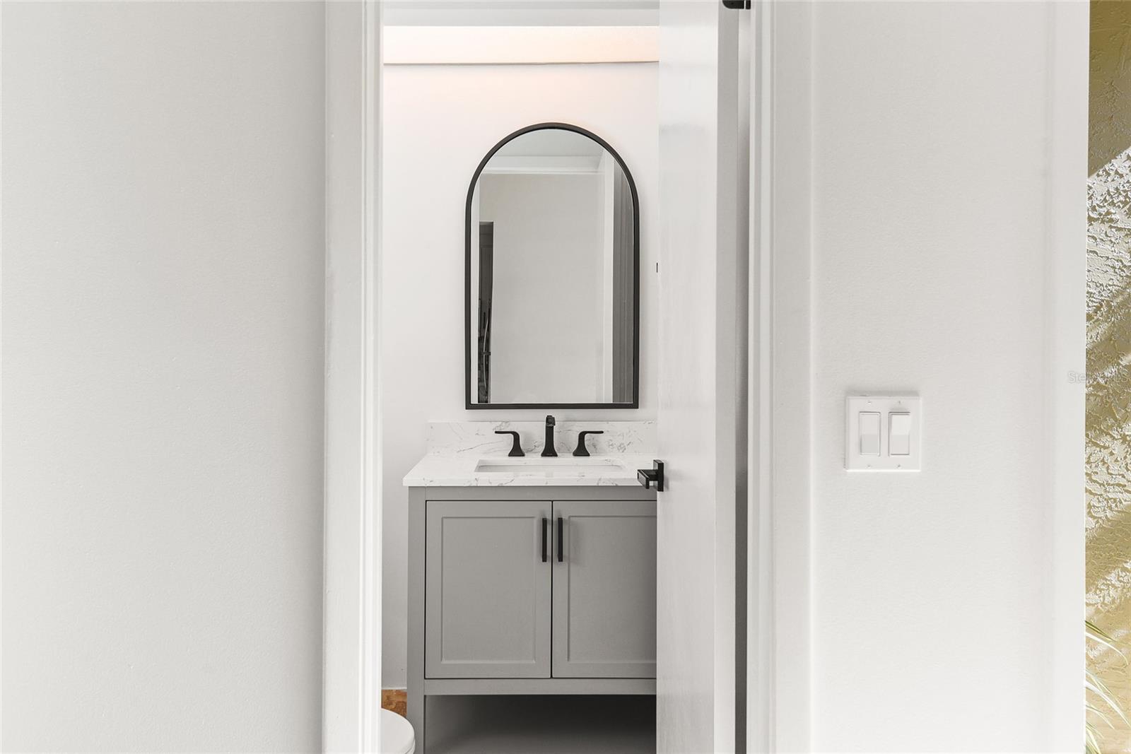 Image 16 of 35 For 1933 Saint Andrews Place 1933