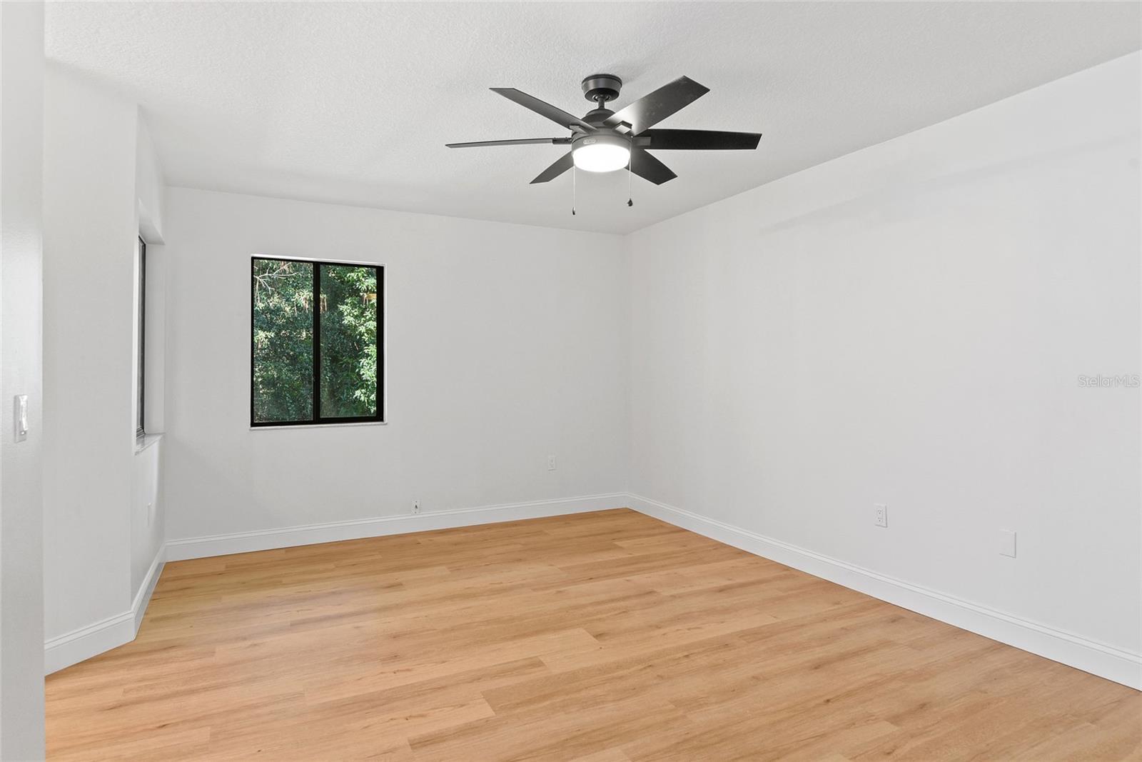 Image 19 of 35 For 1933 Saint Andrews Place 1933