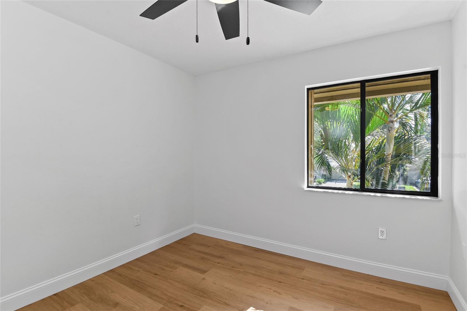 Image 25 of 35 For 1933 Saint Andrews Place 1933