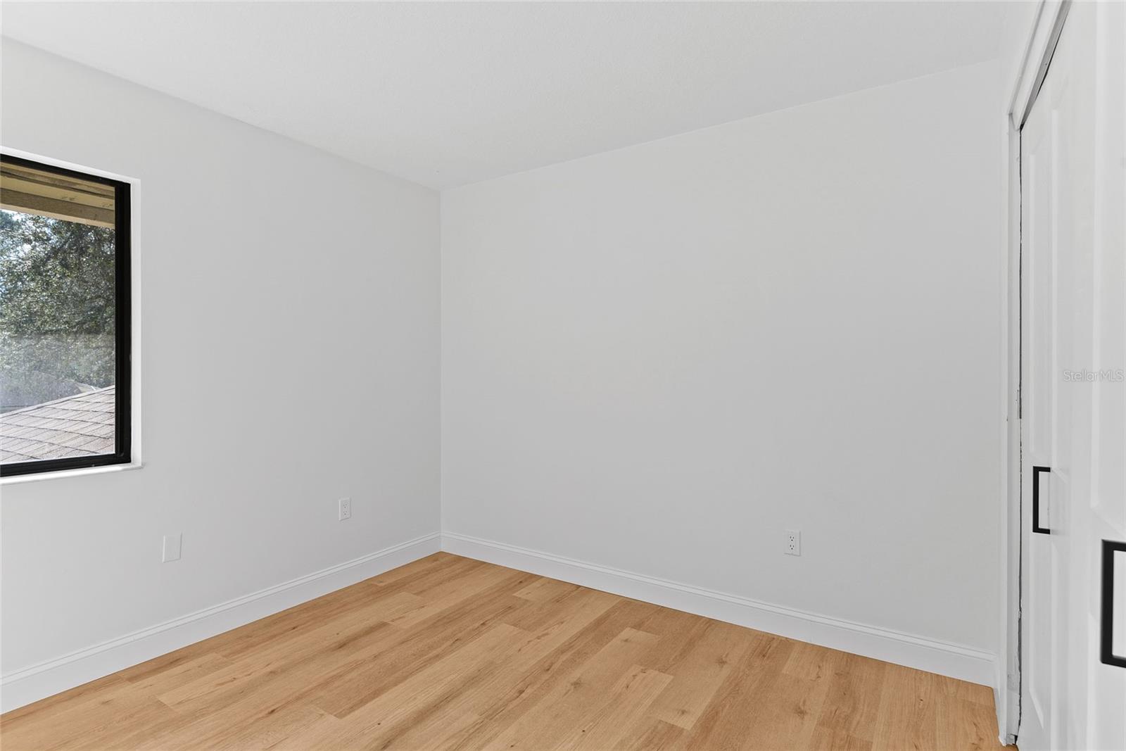 Image 27 of 35 For 1933 Saint Andrews Place 1933