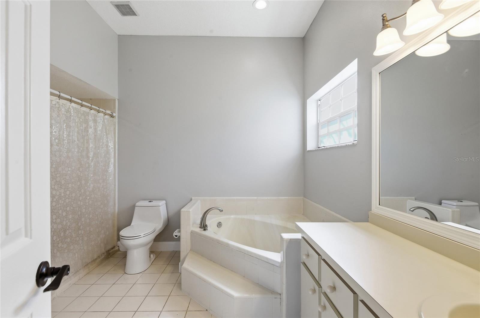 Image 18 of 25 For 1408 Spring Ridge Drive