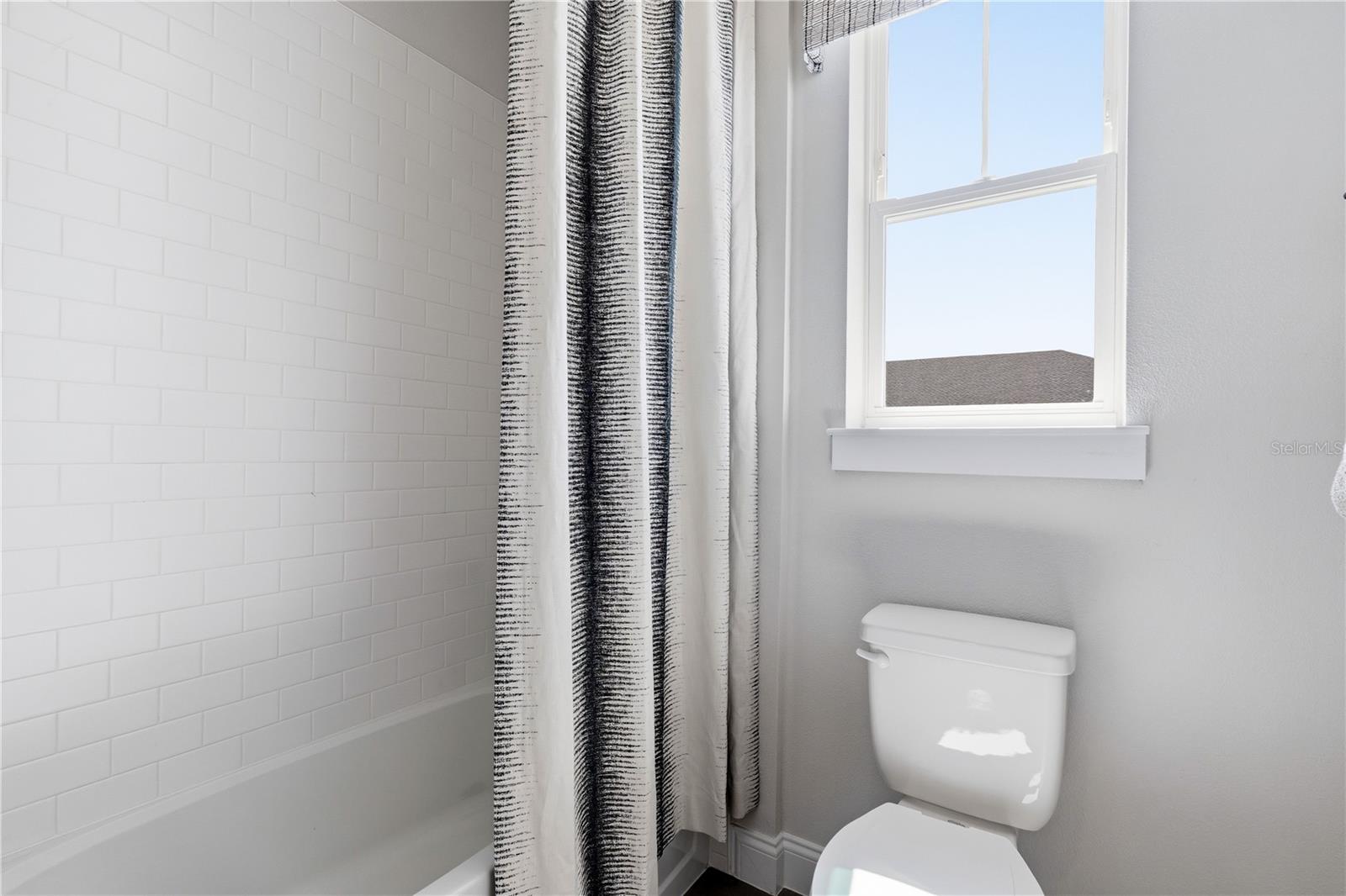 Image 32 of 67 For 15197 Blue Peacock Lane