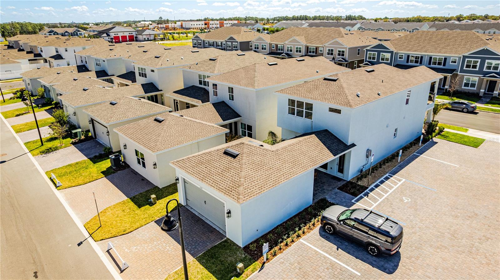 Image 42 of 67 For 15197 Blue Peacock Lane