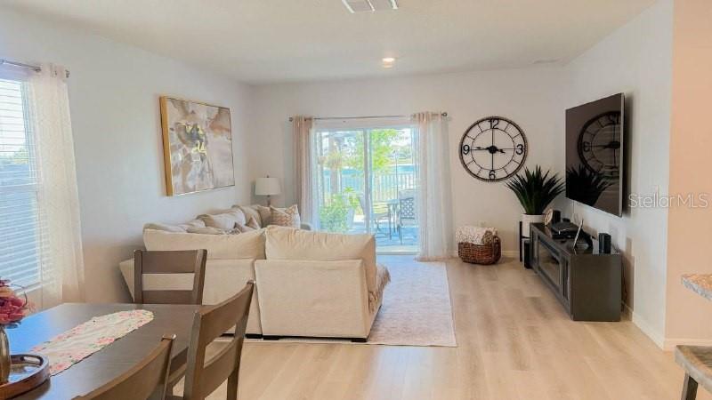 Image 3 of 39 For 1724 Post Oak Drive