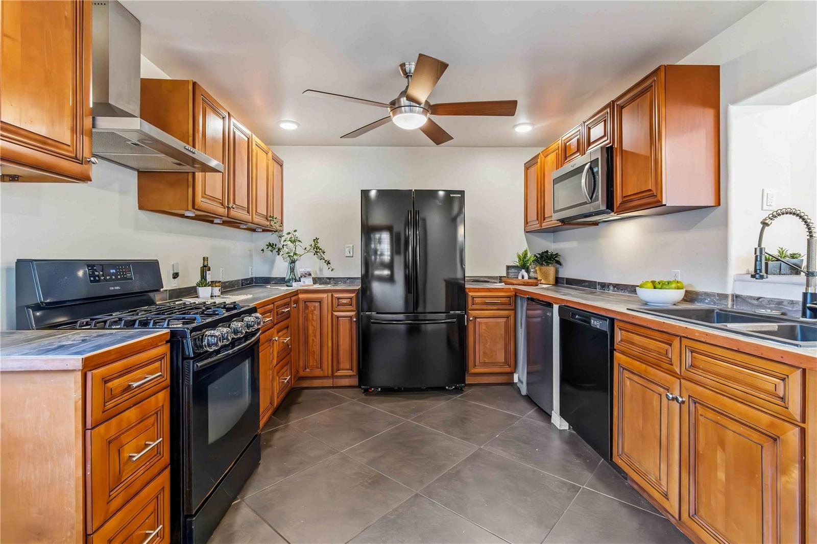 Image 10 of 32 For 1636 Grandview Way