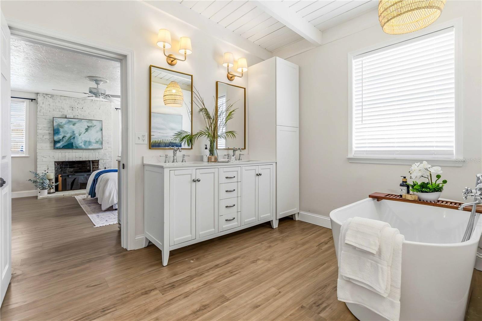 Image 14 of 32 For 1636 Grandview Way