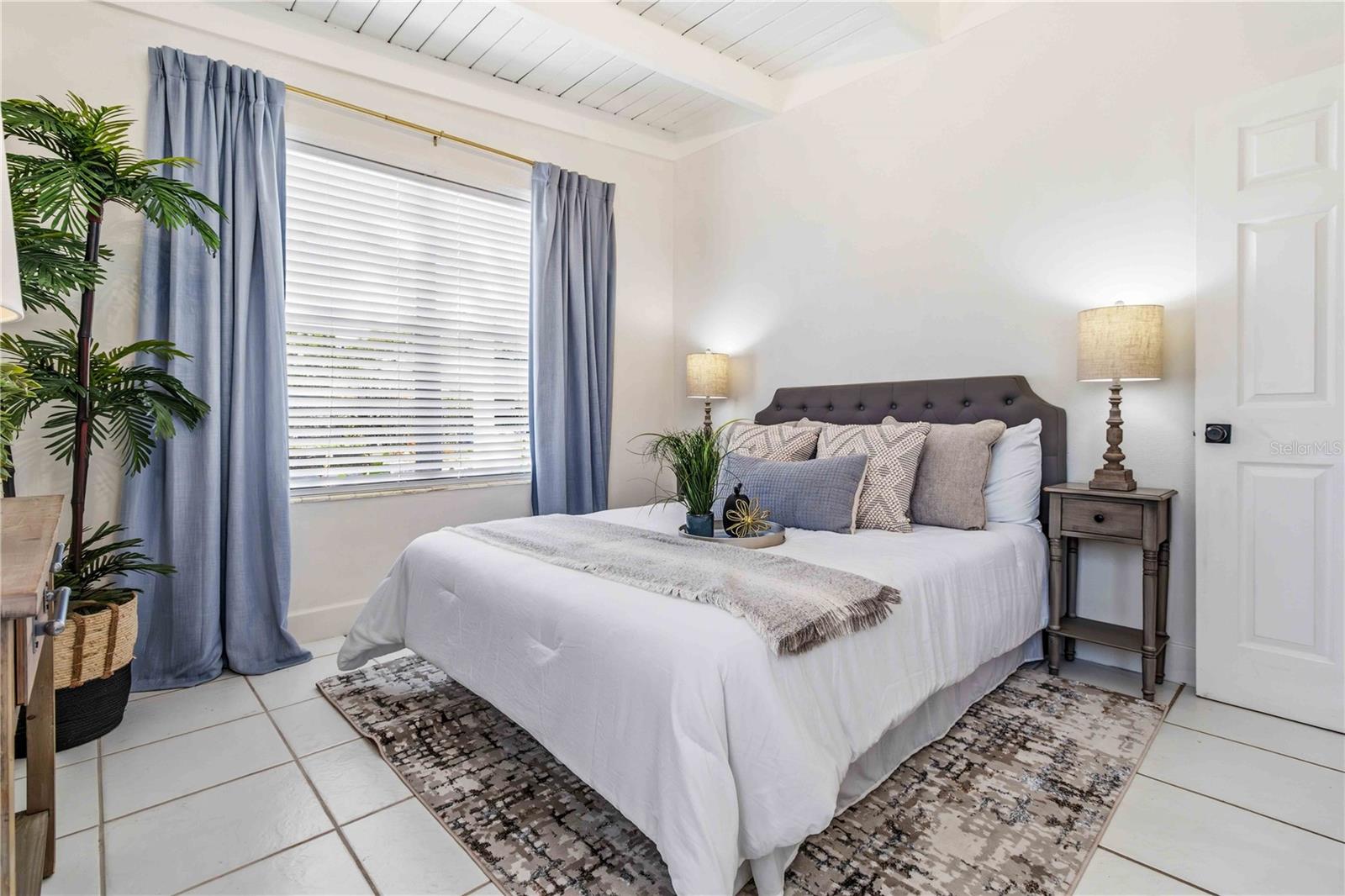 Image 18 of 32 For 1636 Grandview Way