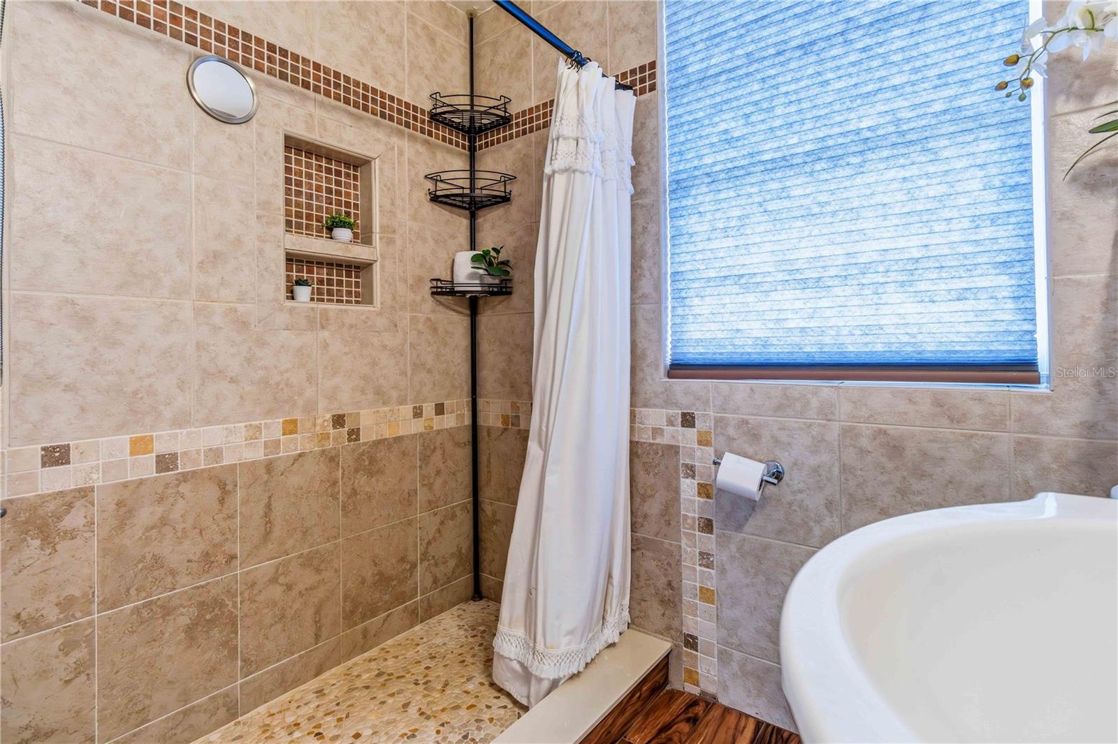 Image 20 of 32 For 1636 Grandview Way