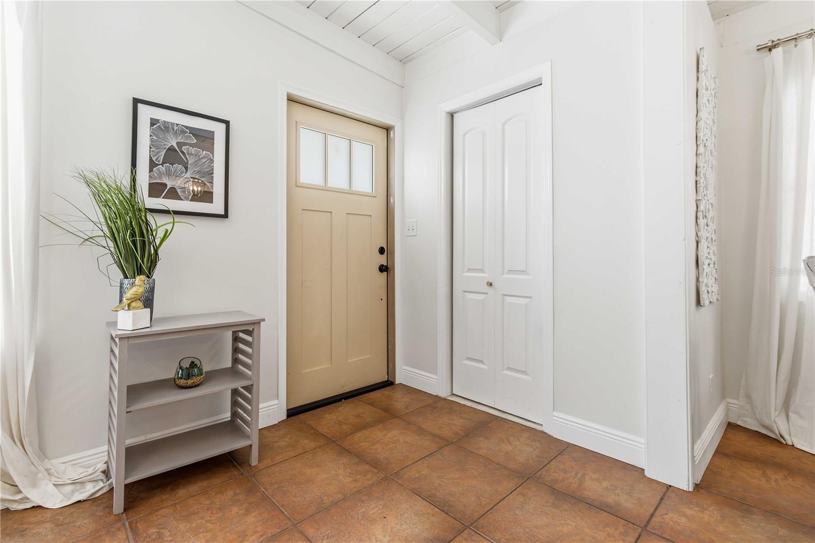 Image 3 of 32 For 1636 Grandview Way